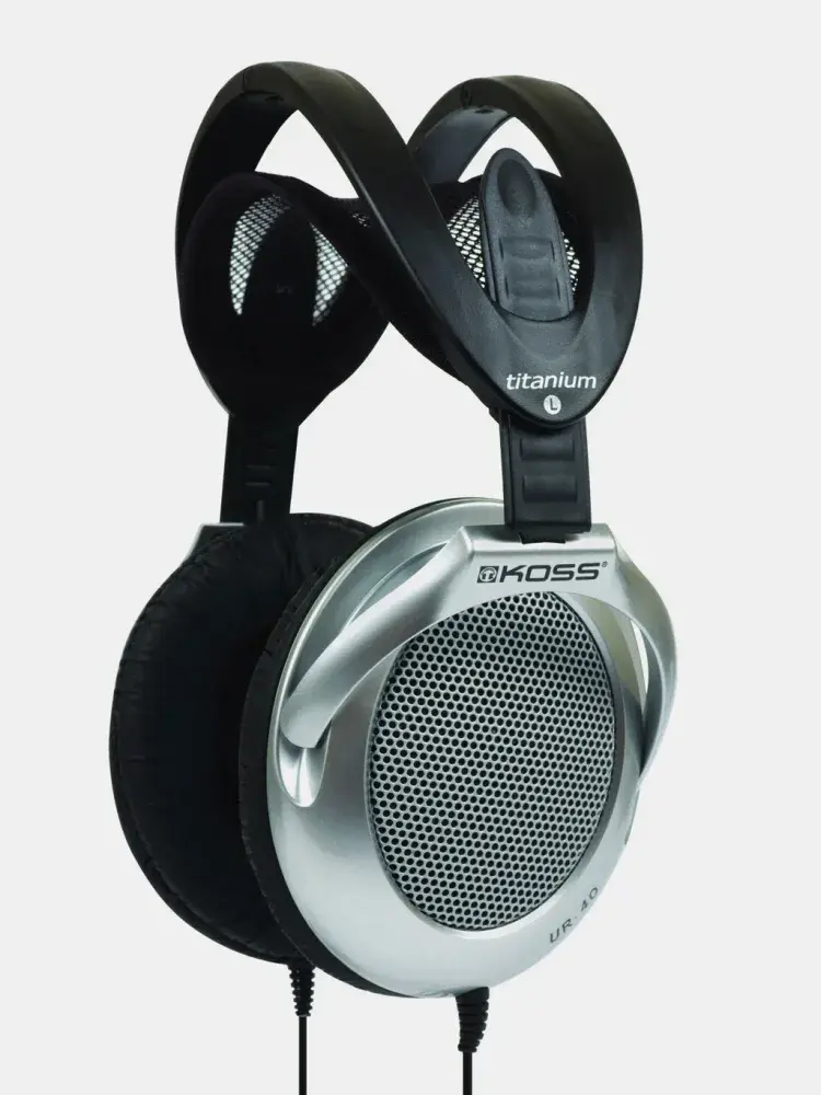 Koss UR40