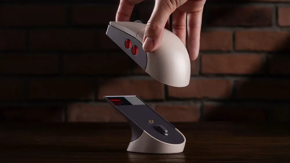 Retro R8 Mouse